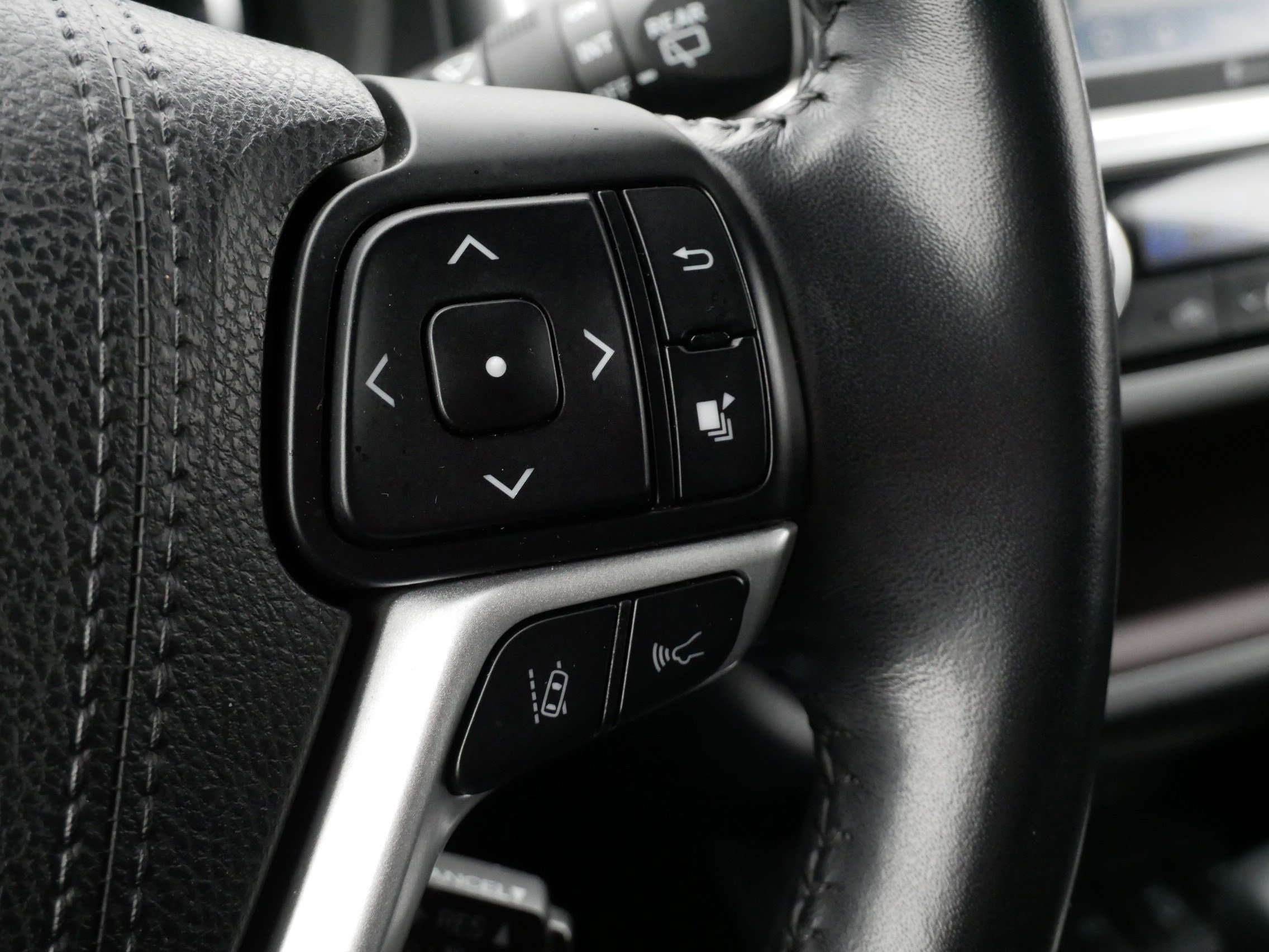 Used 2018 Toyota Highlander Limited image 26