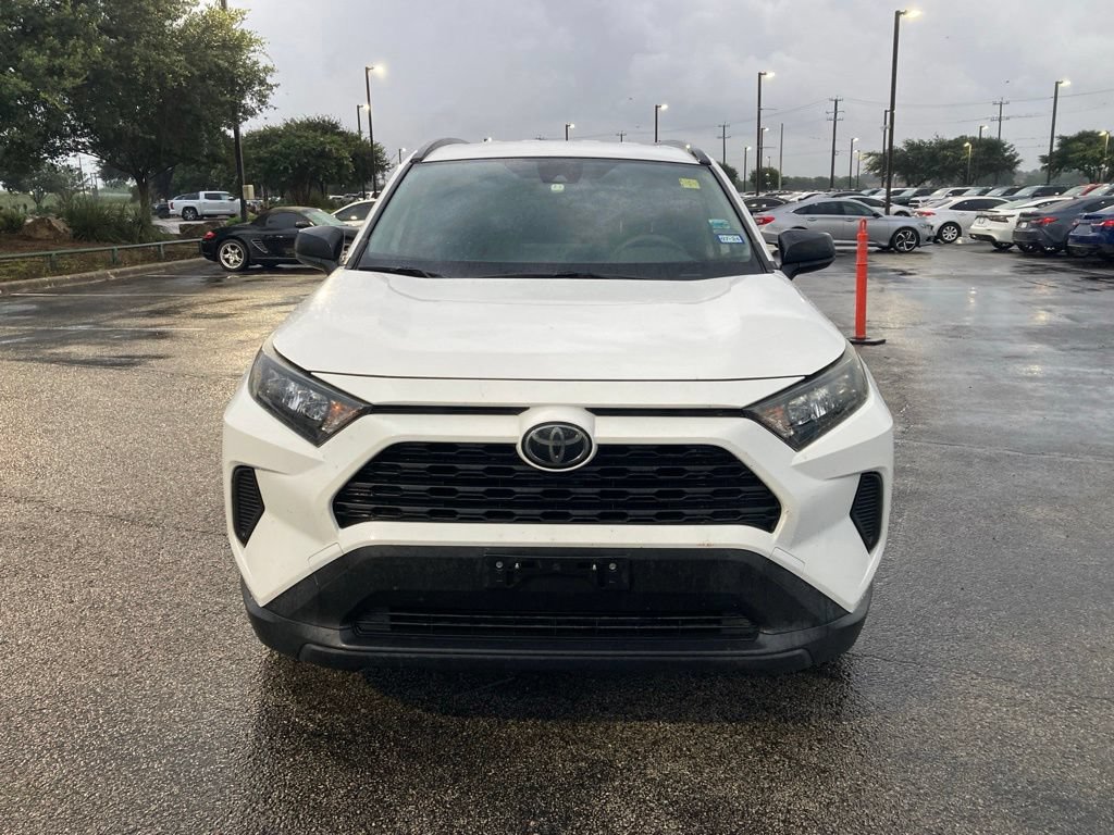 Used 2019 Toyota RAV4 LE FWD image 2