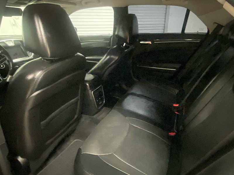 Used 2017 Chrysler 300 C image 12