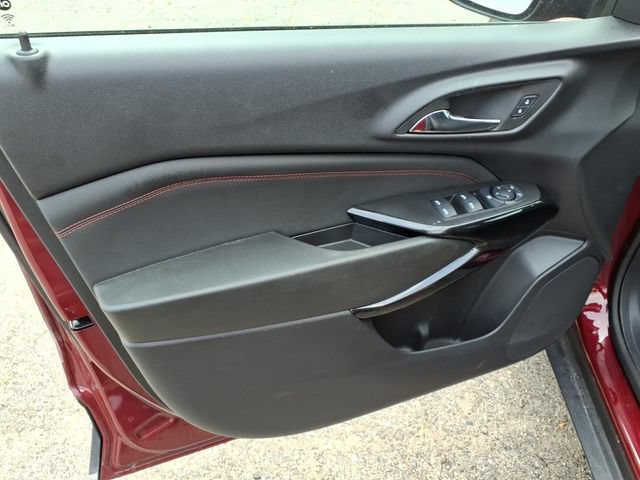 Used 2024 Chevrolet Trax RS w/ Sunroof Package FWD image 11