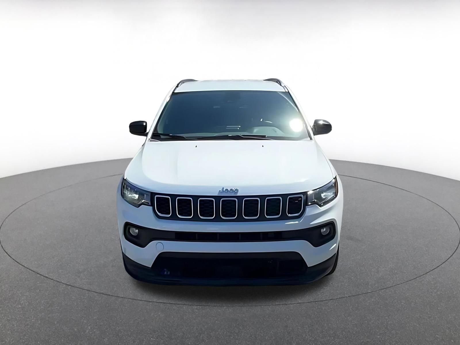 Used 2025 Jeep Compass Latitude image 4