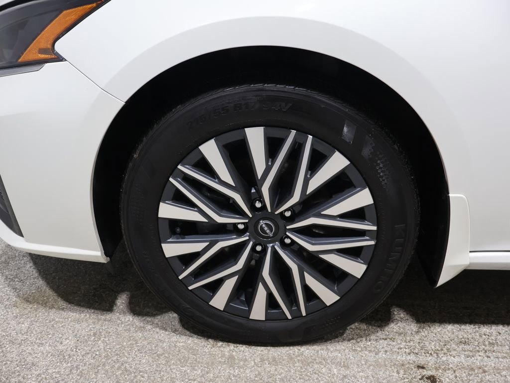 Used 2024 Nissan Altima 2.5 SV image 8