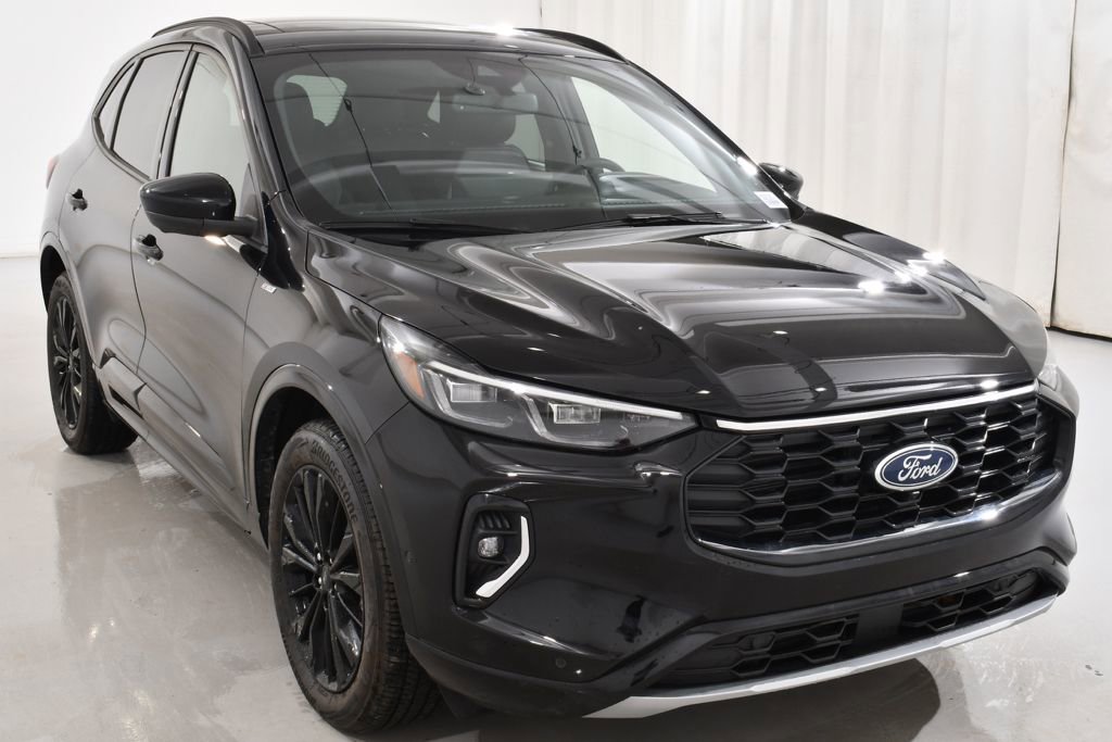 Used 2023 Ford Escape ST-Line Elite w/ Premium Technology Package image 4