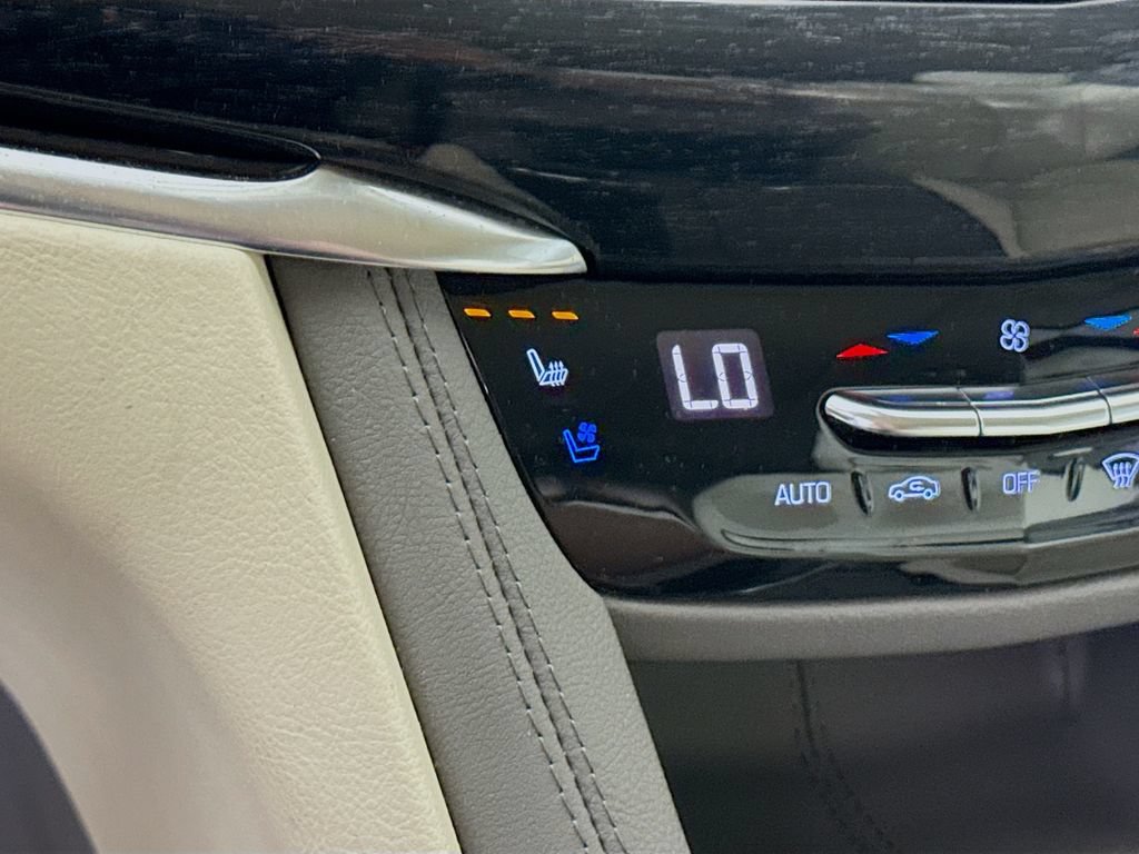 Used 2023 Cadillac XT6 Premium Luxury FWD image 20