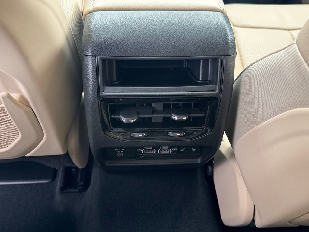 Used 2023 Jeep Grand Cherokee Limited w/ Luxury Tech Group II image 29