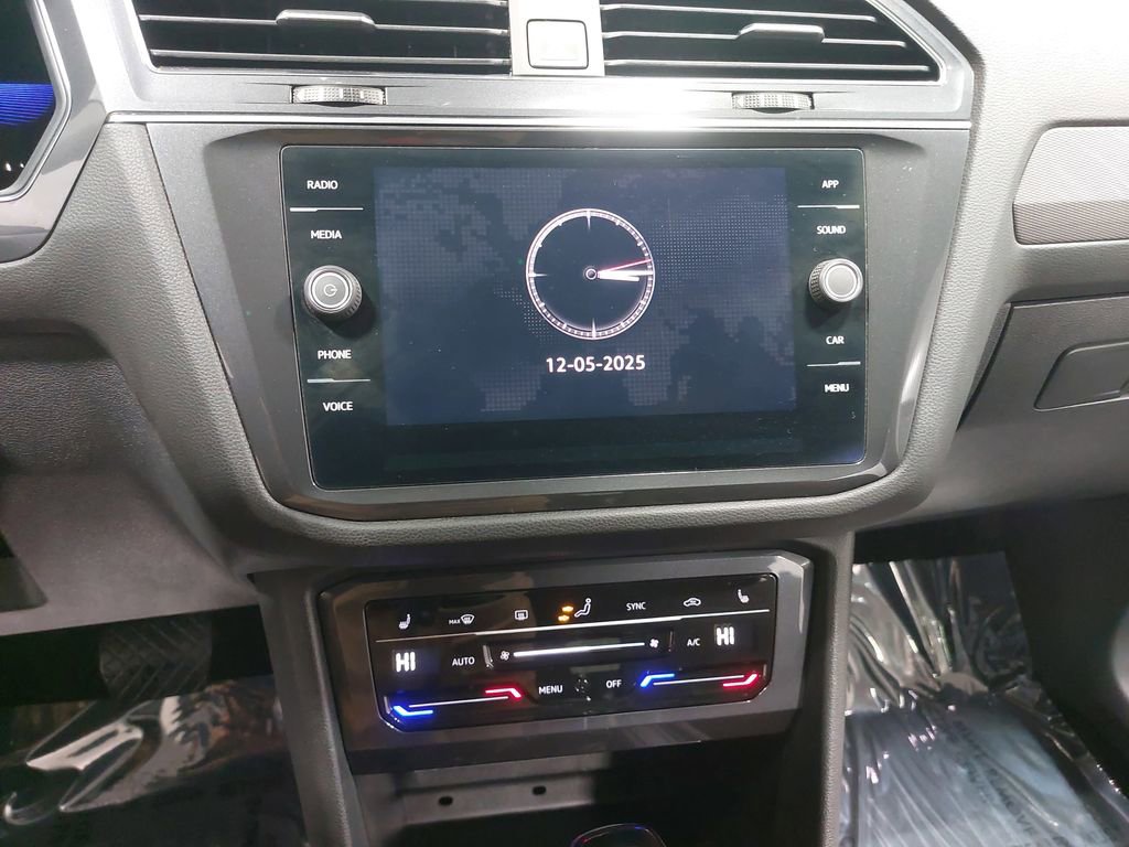 Used 2022 Volkswagen Tiguan SE image 20