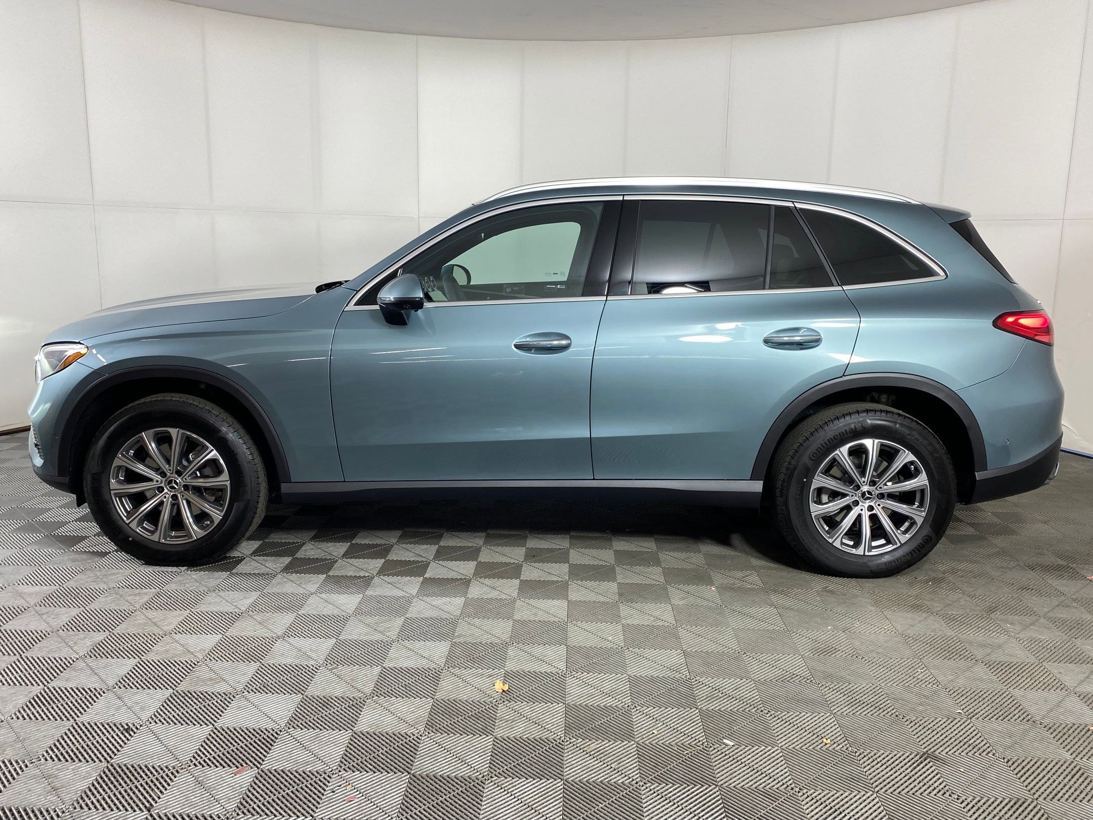 Used 2026 Mercedes-Benz GLC 300 4MATIC image 2