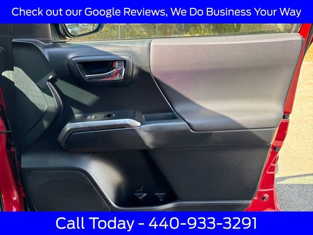 Used 2017 Toyota Tacoma TRD Off-Road image 32