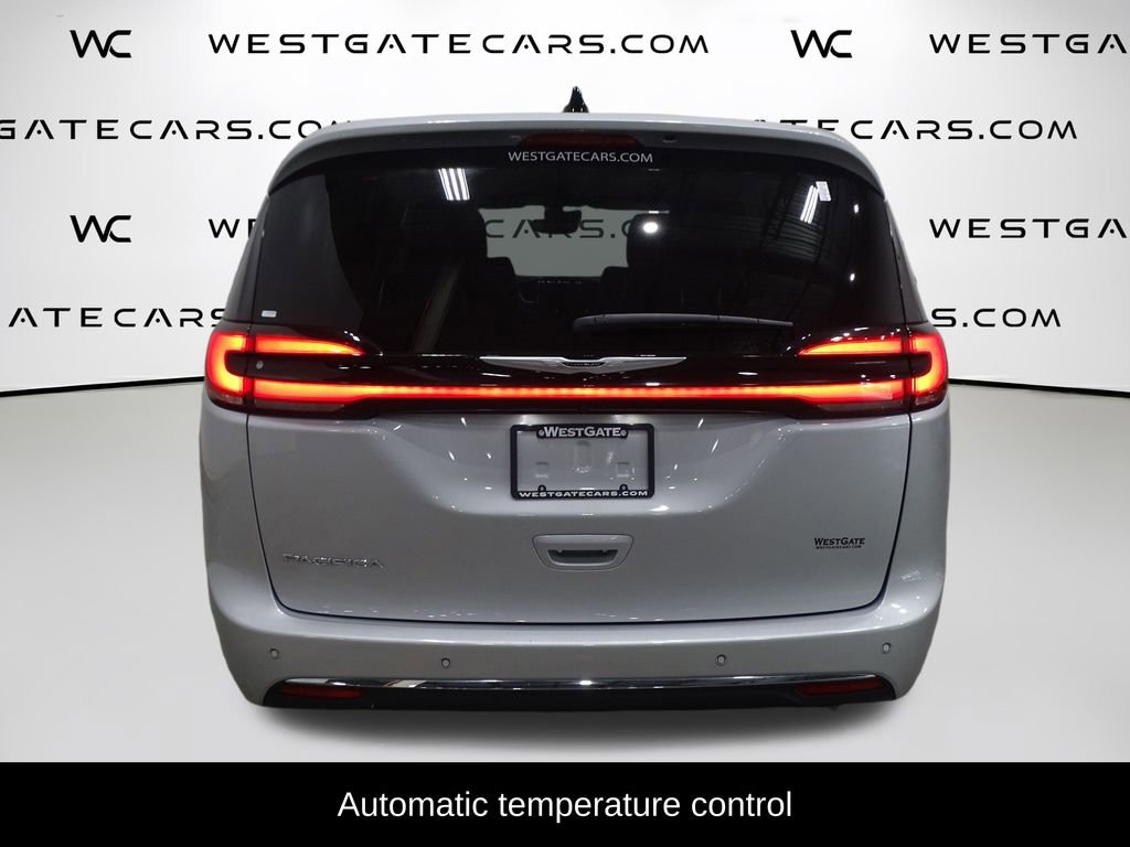 Used 2024 Chrysler Pacifica Touring-L image 5