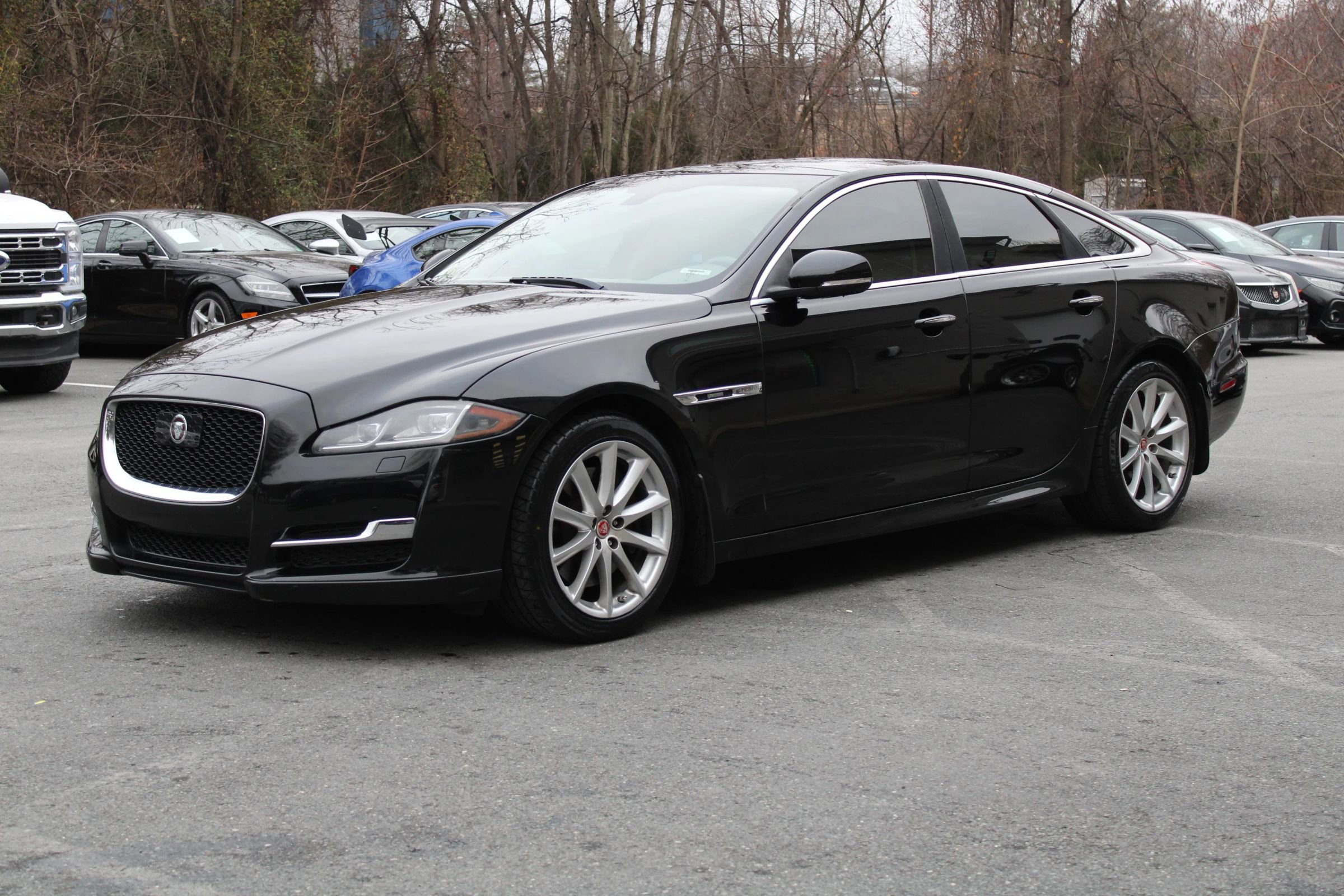 Used 2017 Jaguar XJ R-Sport AWD/4WD image 3