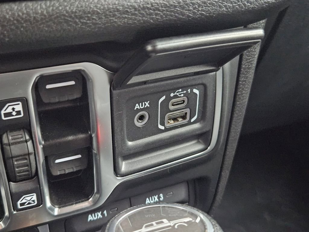 Certified 2024 Jeep Gladiator Willys image 32