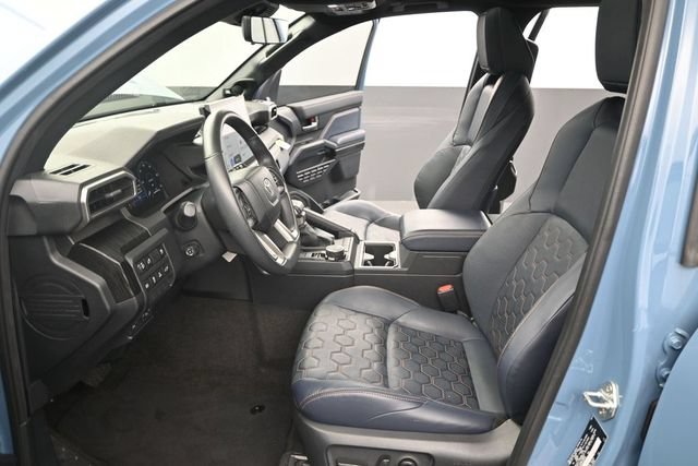 Used 2025 Toyota 4Runner Platinum AWD/4WD image 12