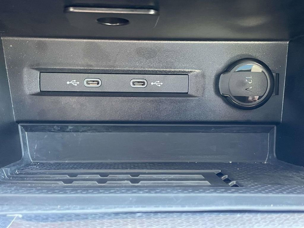 Used 2025 Volkswagen Taos SEL AWD/4WD image 27