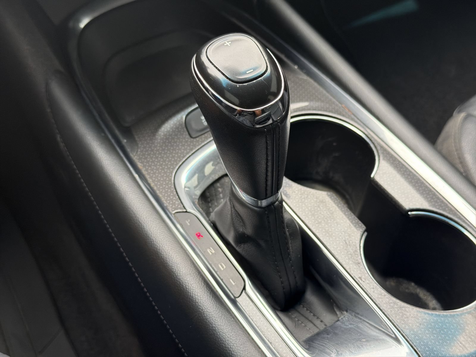 Used 2018 Chevrolet Malibu LT w/ Leather Package FWD image 33
