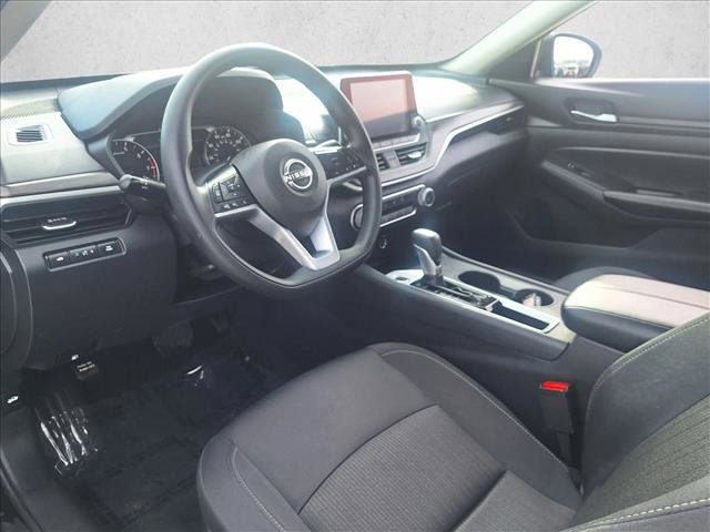 Used 2025 Nissan Altima 2.5 SV image 9