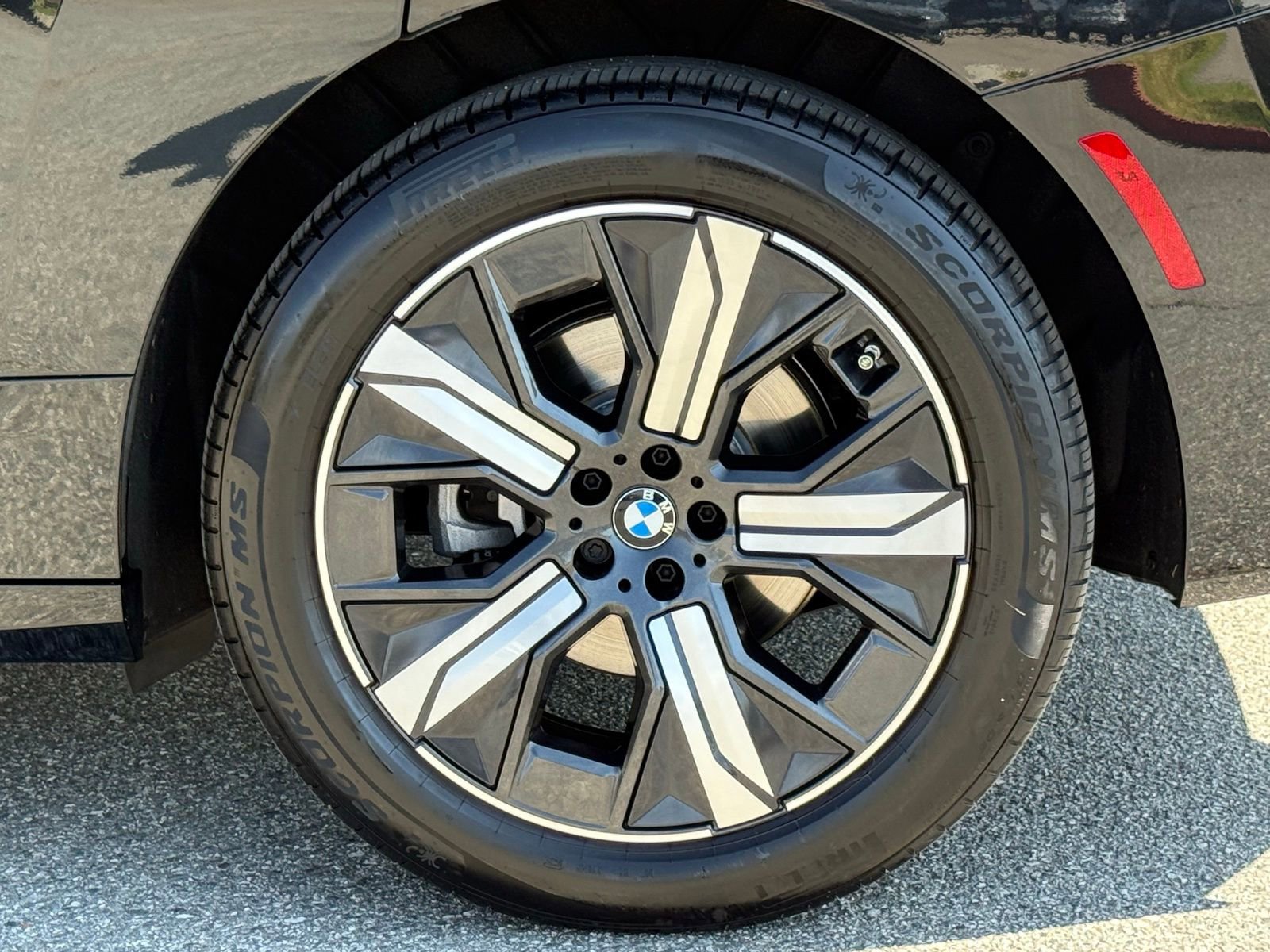 Used 2026 BMW iX xDrive60 image 17