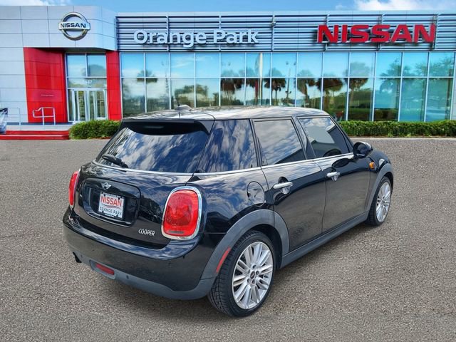 Used 2017 MINI Cooper 4-Door Hardtop image 2