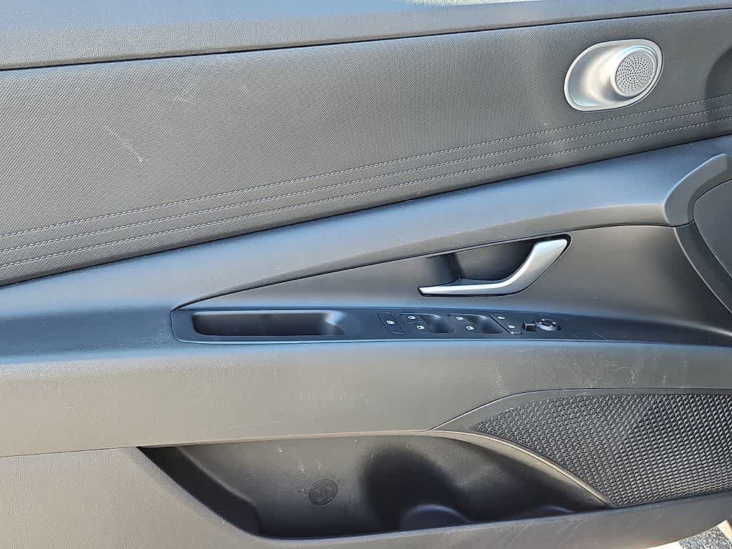 Used 2023 Hyundai Elantra Blue FWD image 11