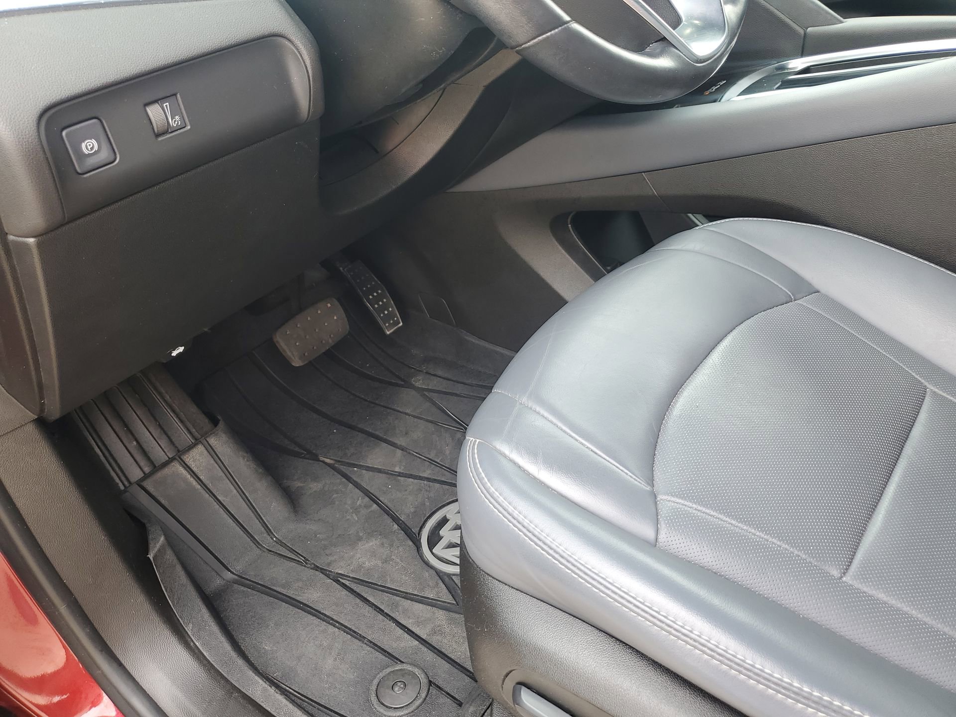 Used 2022 Buick Enclave Essence w/ Sport Touring Edition FWD image 25
