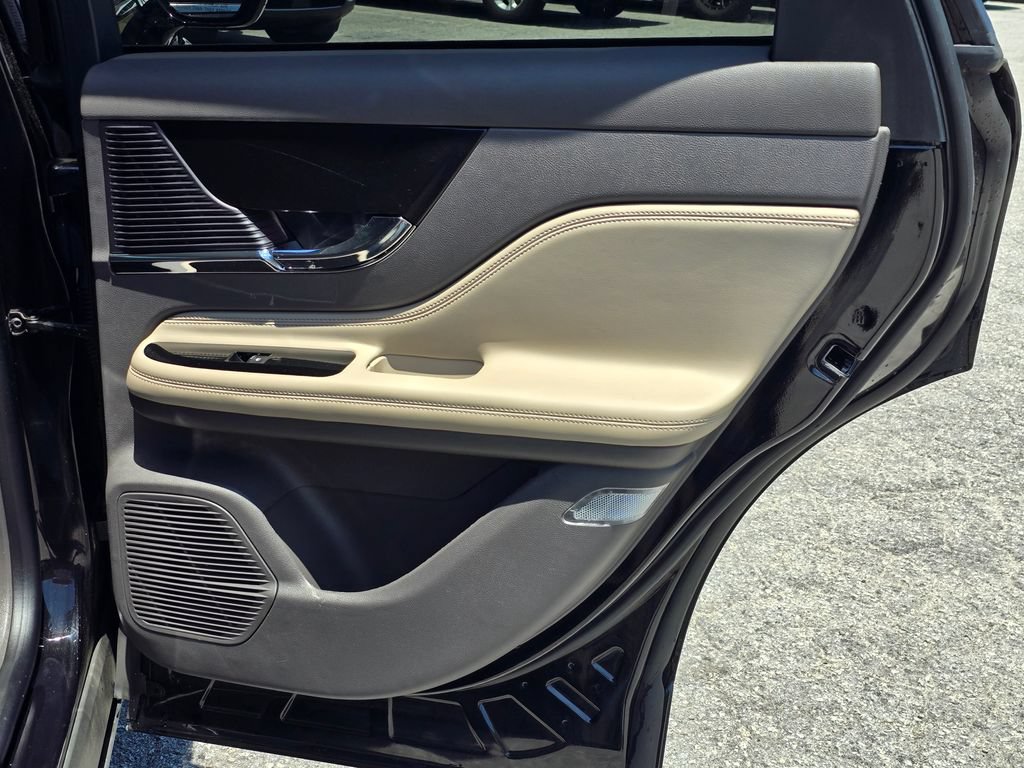 Used 2022 Lincoln Corsair FWD w/ Premium Package image 45