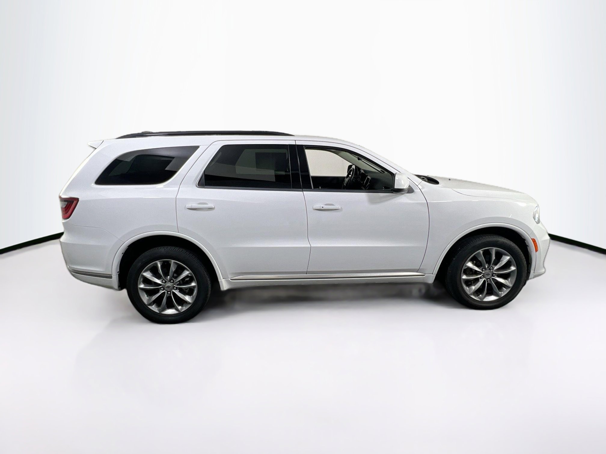 Used 2022 Dodge Durango SXT w/ Anodized Platinum Package image 4