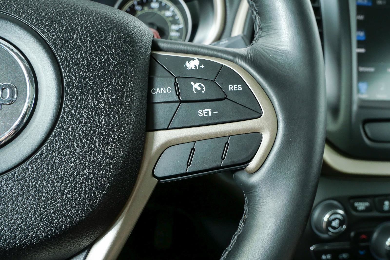 Used 2016 Jeep Cherokee Limited AWD/4WD image 11