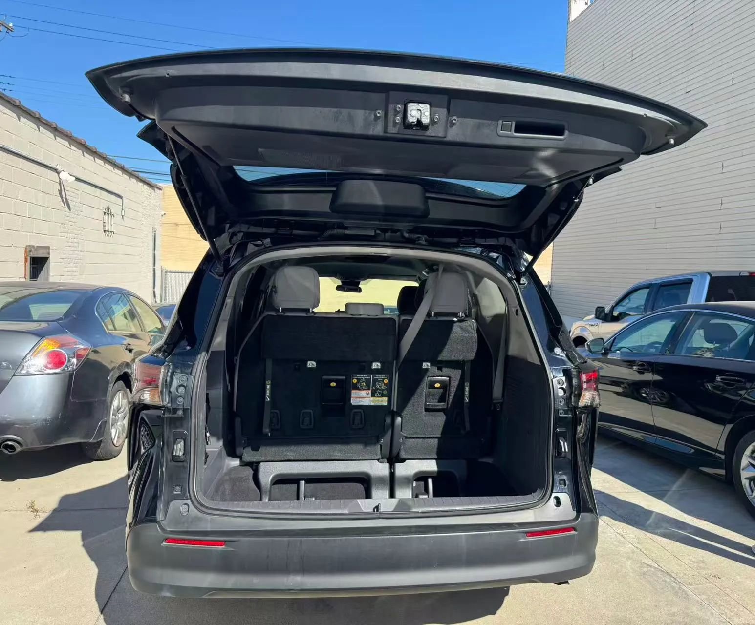 Used 2024 Toyota Sienna LE image 8