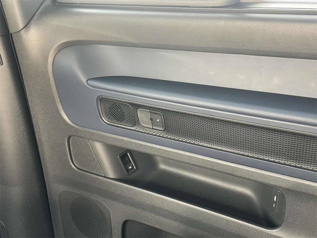 New 2025 Volkswagen ID. Buzz Pro S RWD image 30