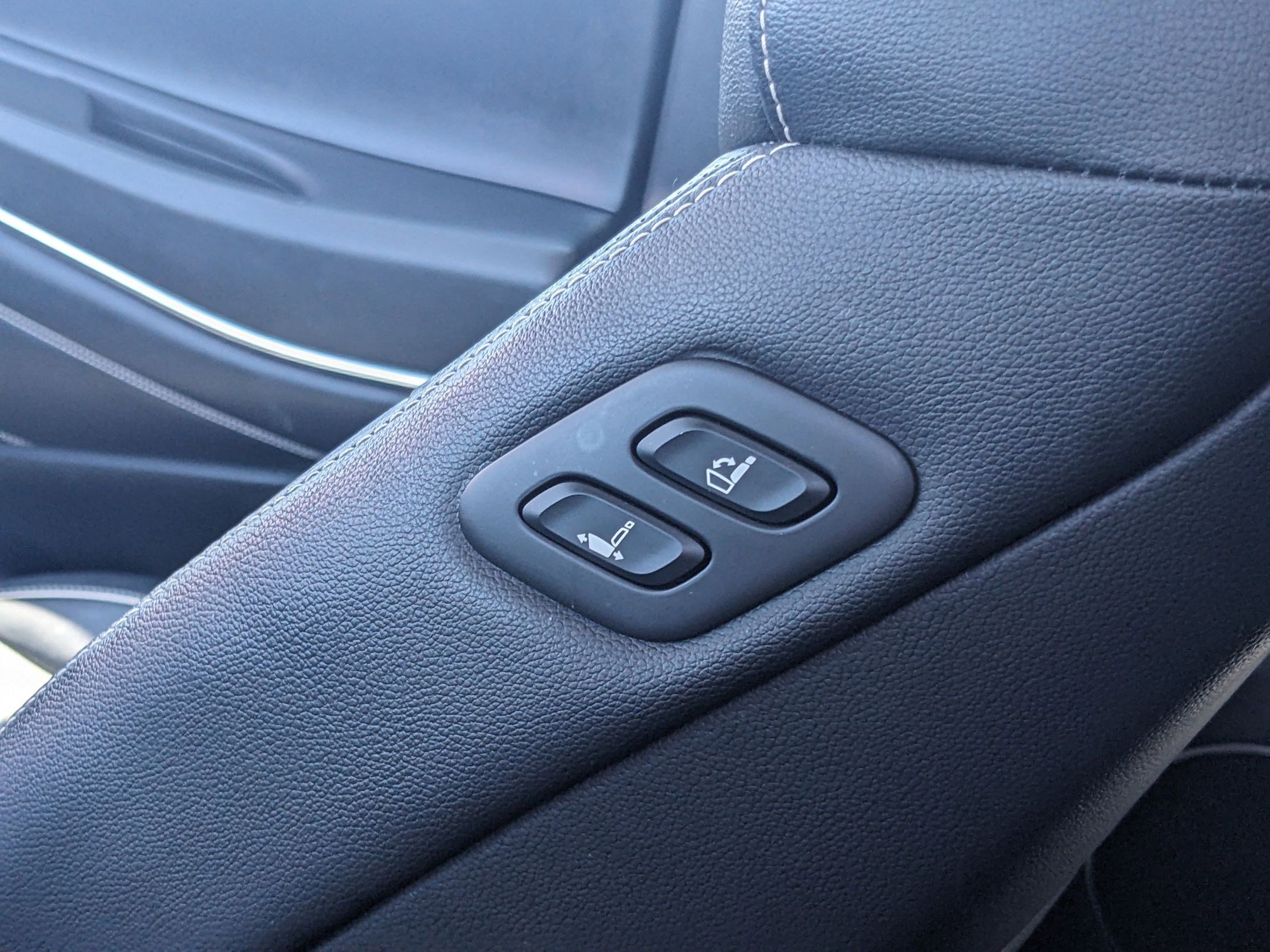 Used 2023 Genesis GV80 2.5T w/ Advanced Package image 28