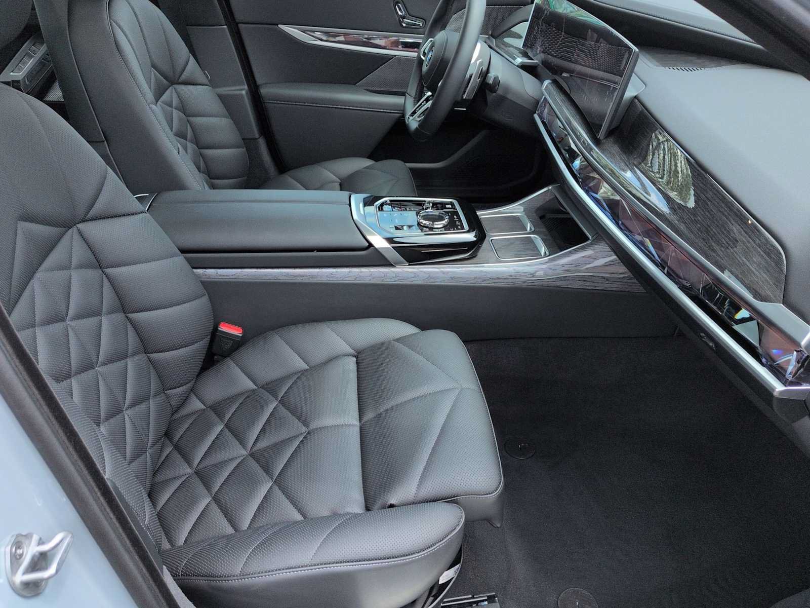New 2025 BMW 740i xDrive AWD/4WD image 24
