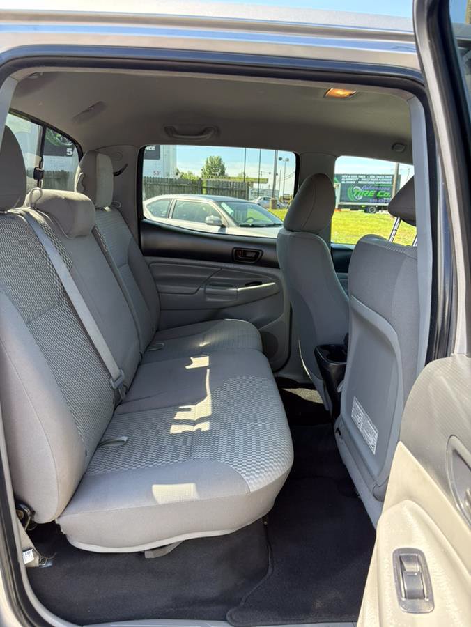 Used 2015 Toyota Tacoma 4x4 Double Cab w/ SR5 Package image 15