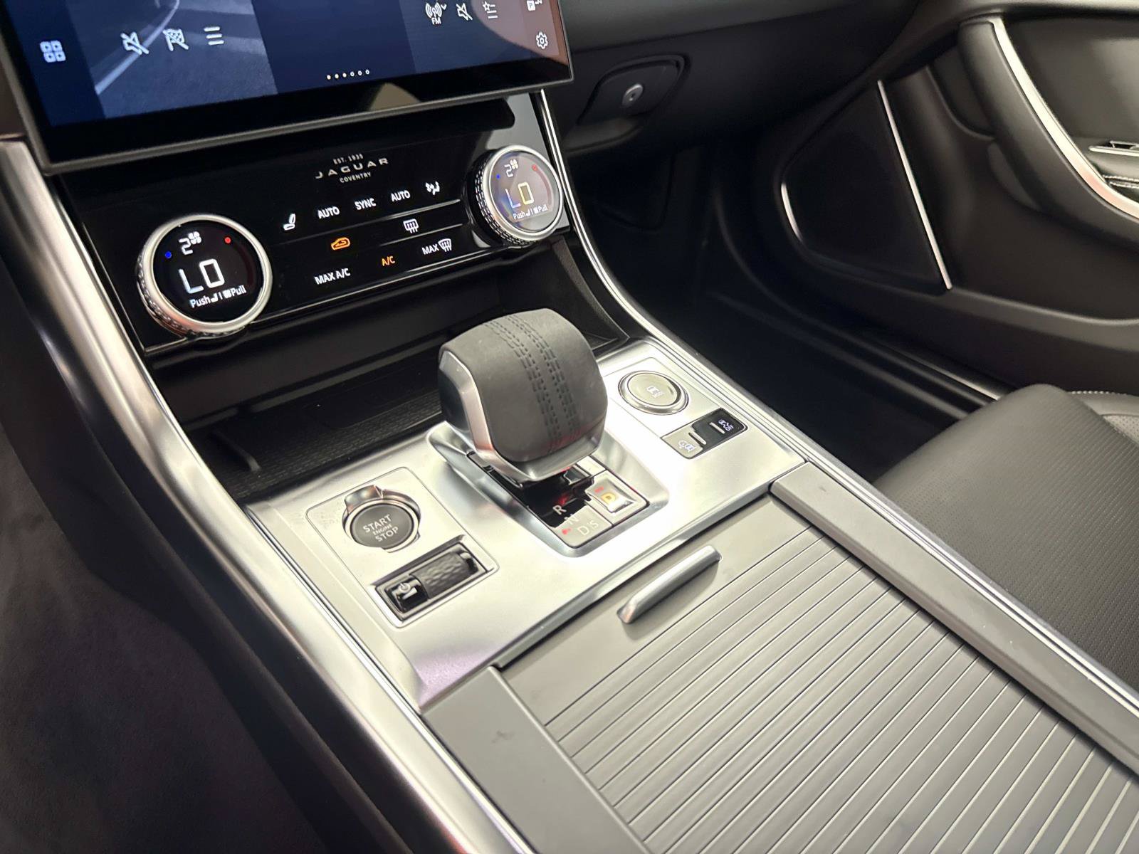 Certified 2024 Jaguar XF R-Dynamic SE AWD/4WD image 19