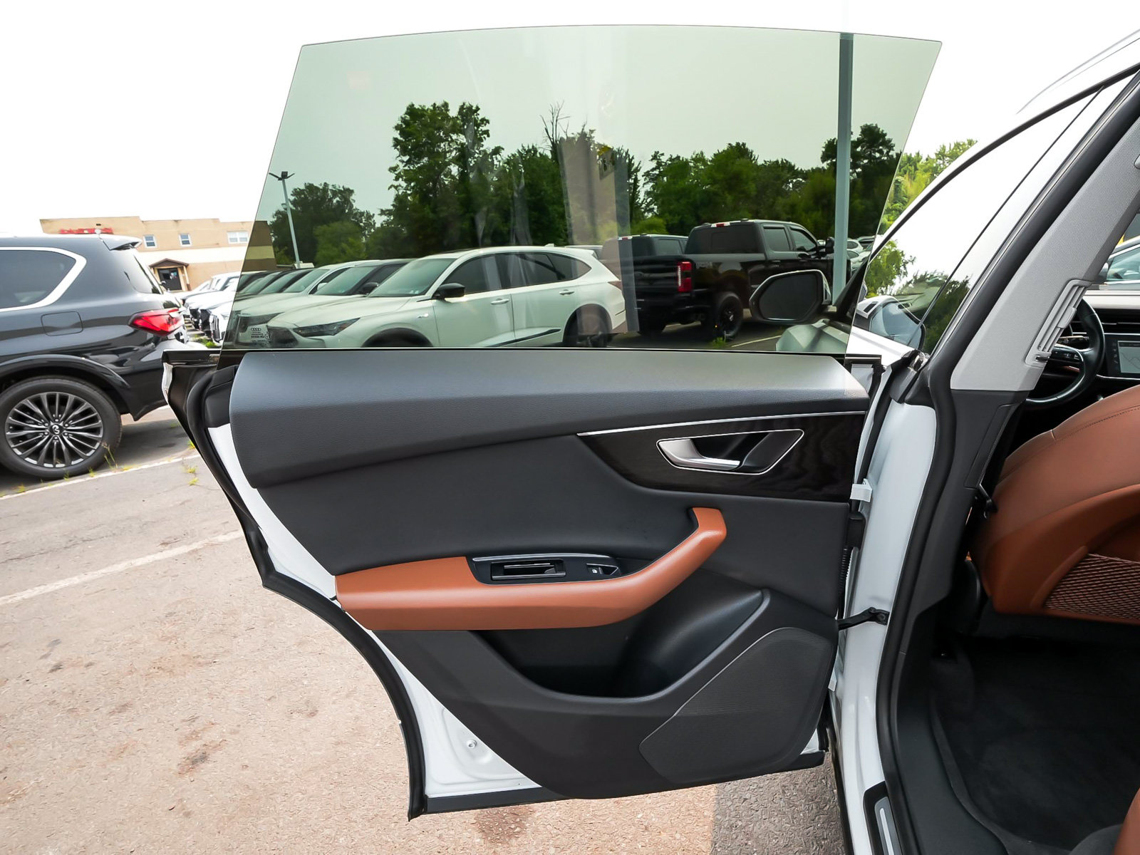 Used 2023 Audi Q8 Premium w/ Convenience Package AWD/4WD image 12