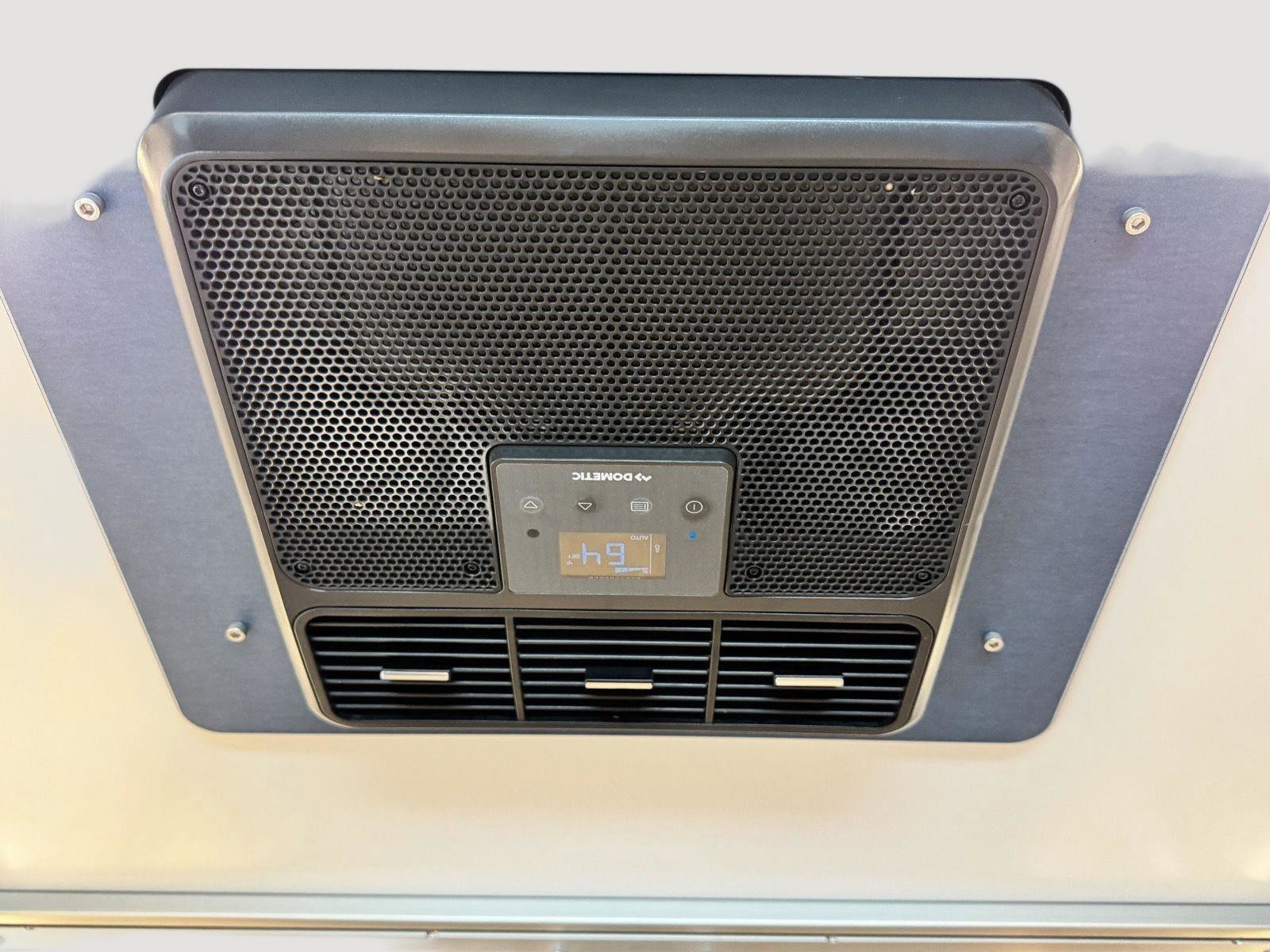 Used 2023 Ford Transit 350 XLT image 18