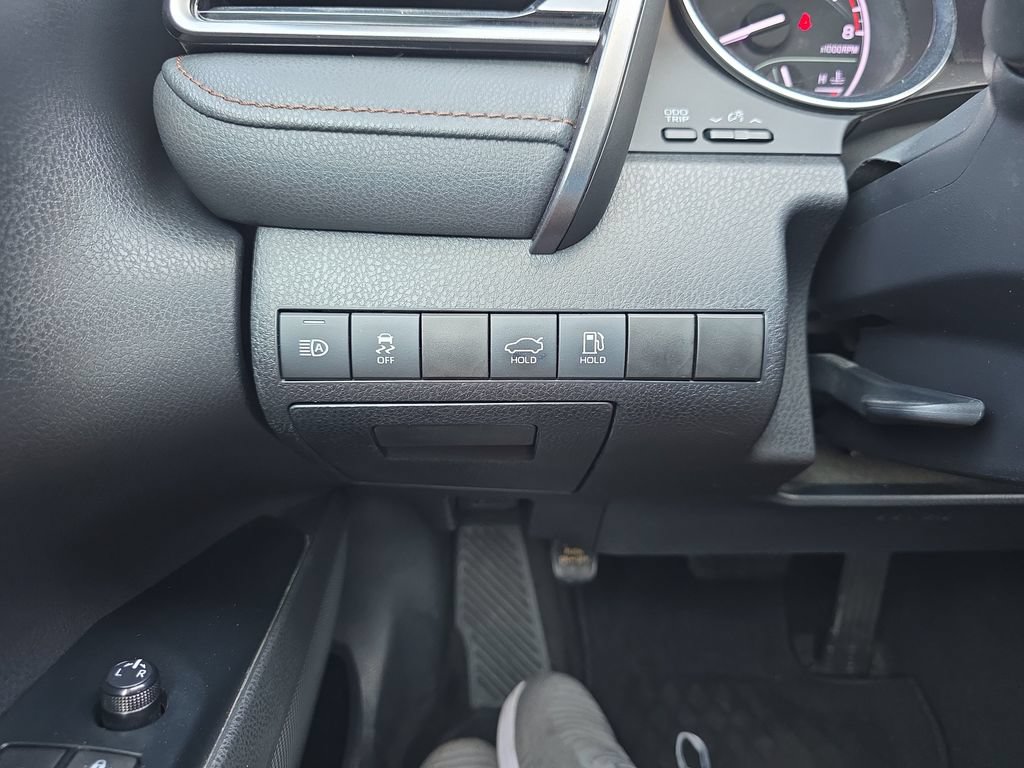 Used 2019 Toyota Camry LE FWD image 19