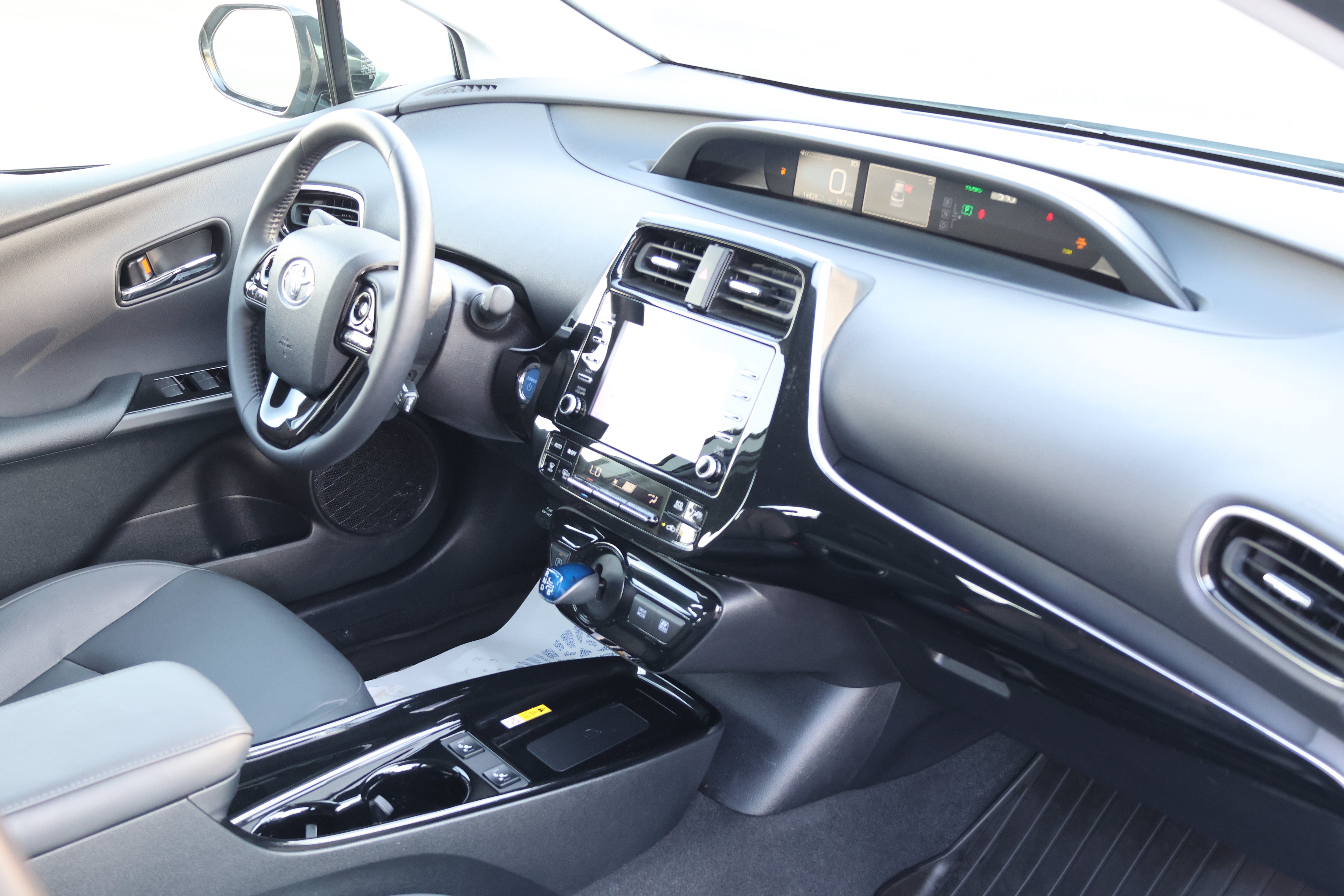 Certified 2020 Toyota Prius XLE AWD/4WD image 34