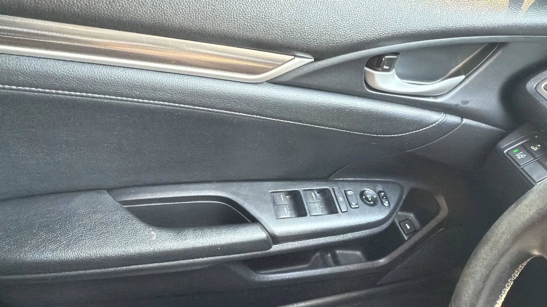 Used 2019 Honda Civic EX-L image 21