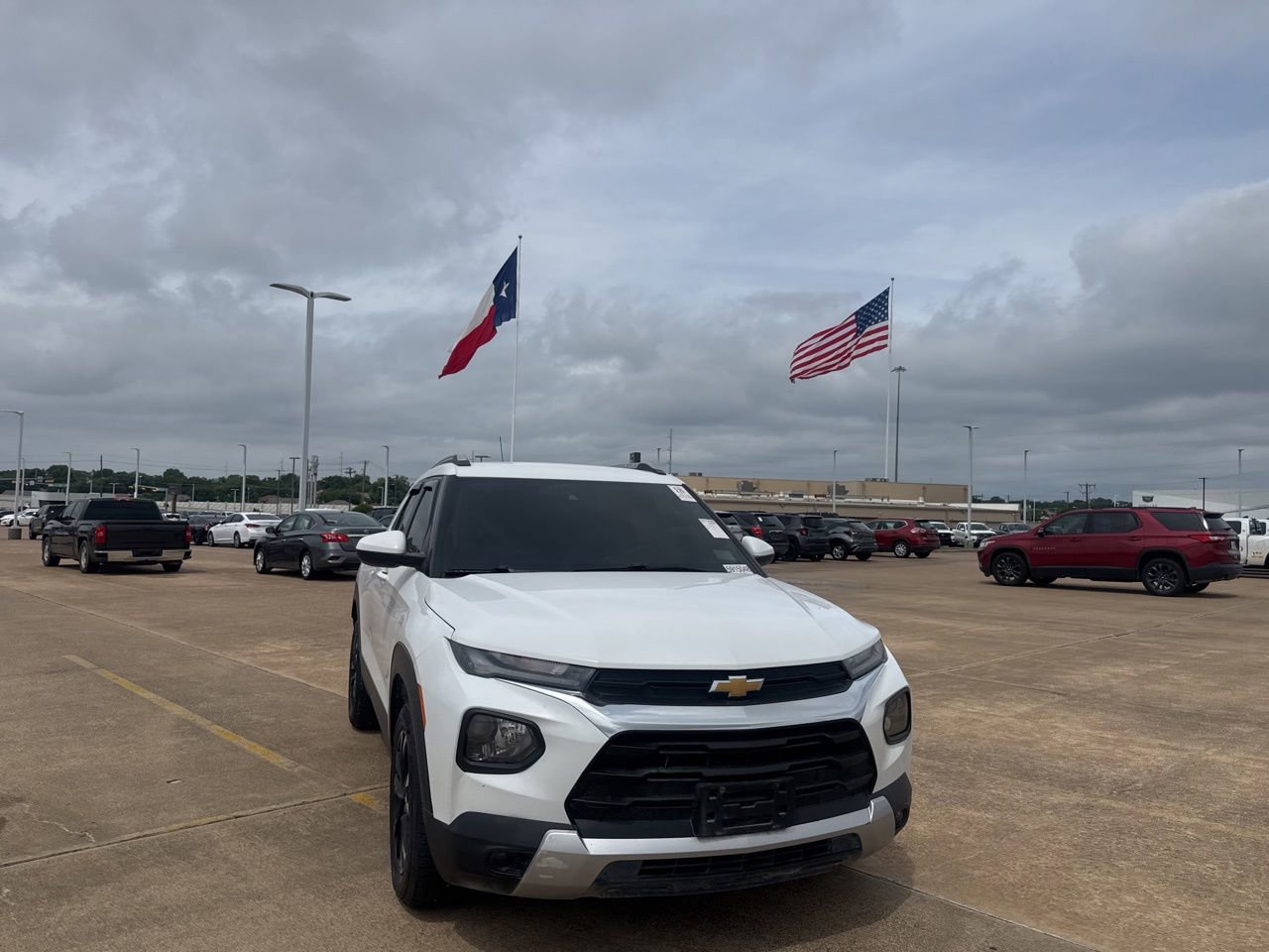 Used 2021 Chevrolet TrailBlazer LT w/ Convenience Package FWD image 3