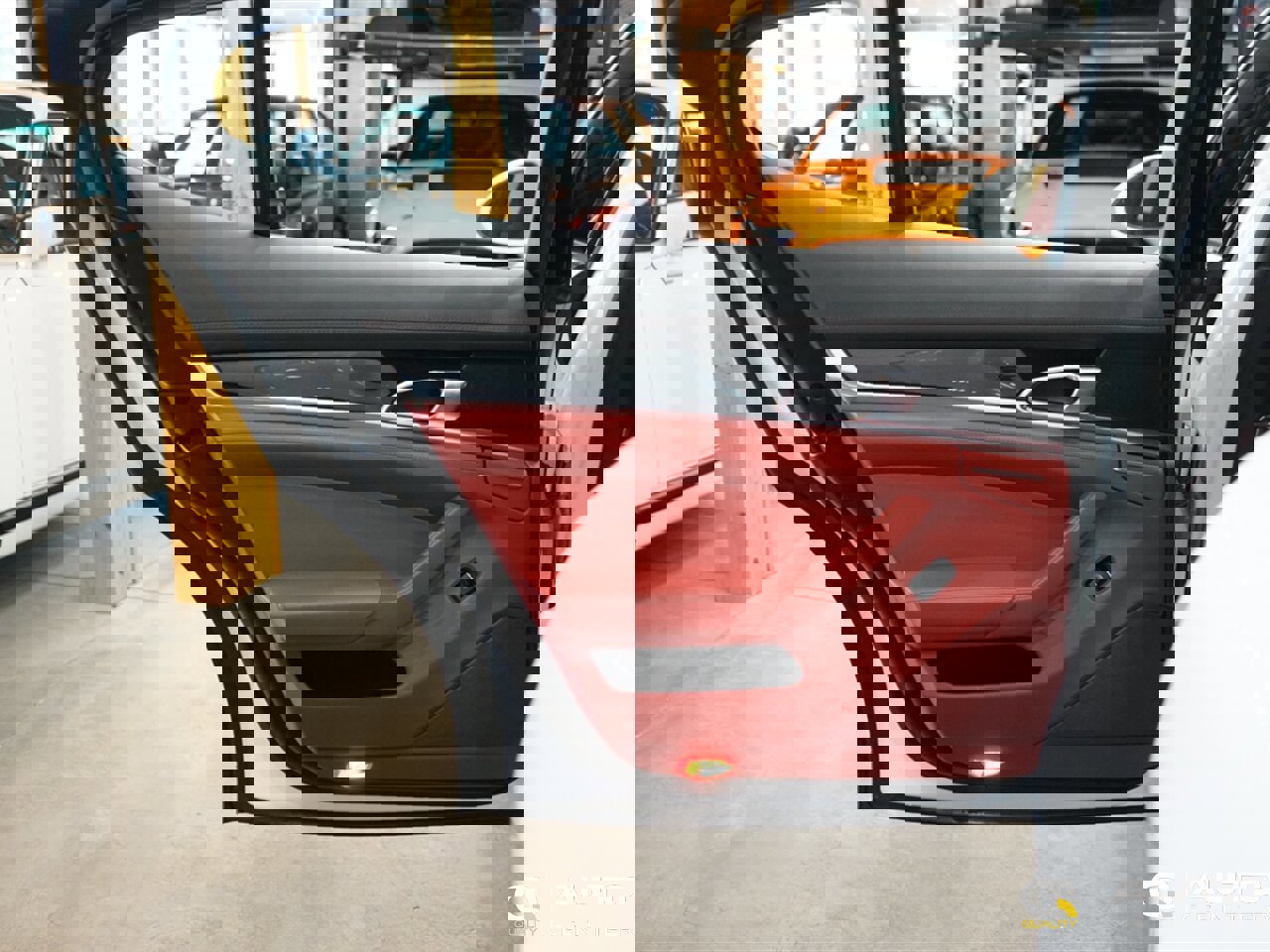 Used 2014 Porsche Panamera 4 image 32