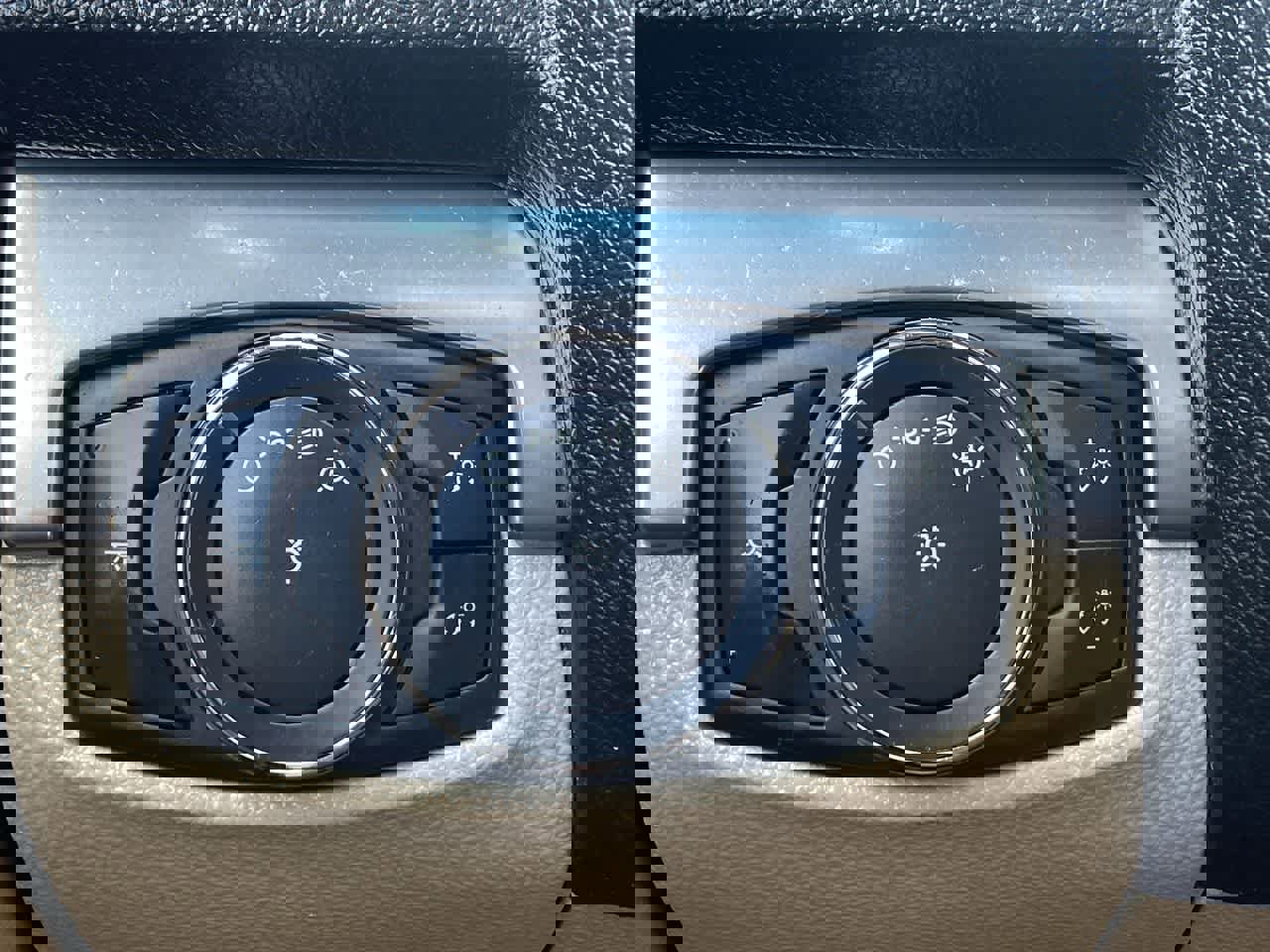 Used 2016 Ford Explorer FWD image 26