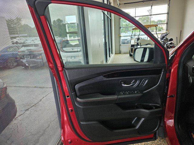 Used 2025 Honda Pilot TrailSport image 17