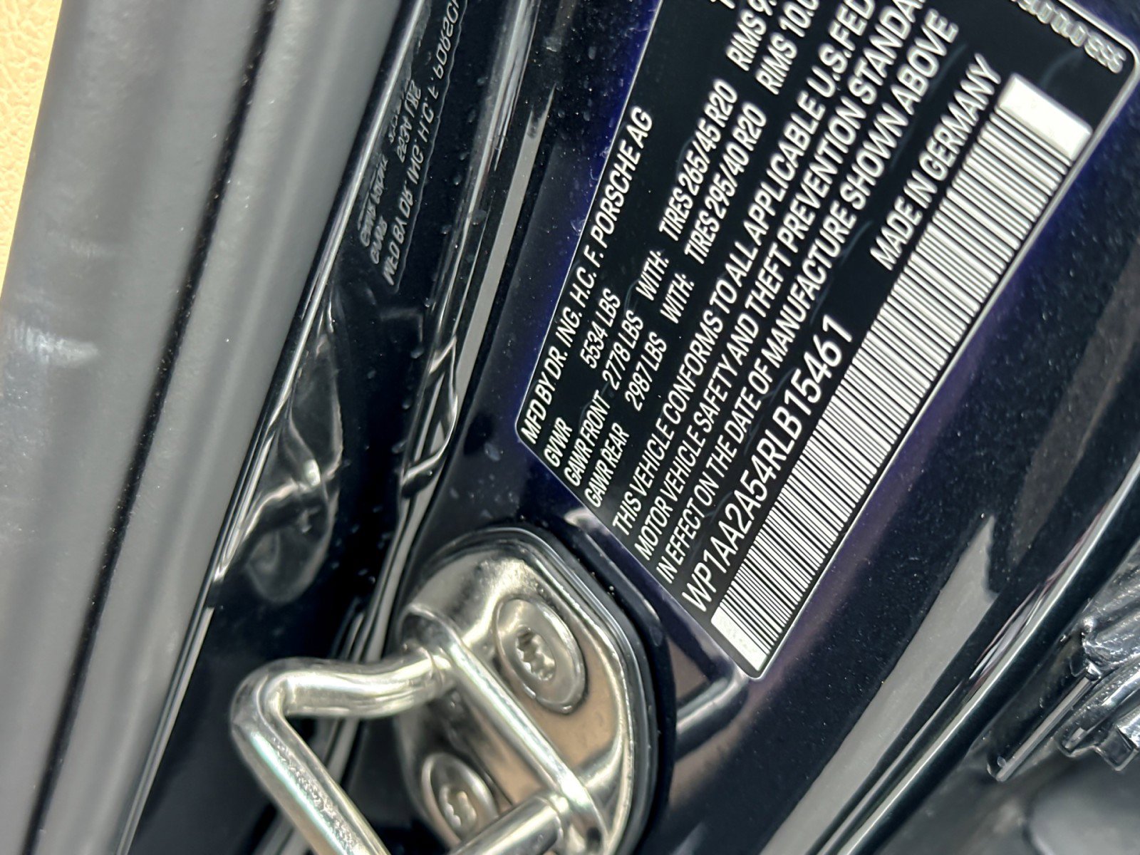 Used 2024 Porsche Macan w/ Premium Plus Package image 28