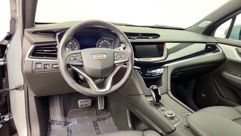 Used 2024 Cadillac XT6 Sport w/ Technology Package AWD/4WD image 13