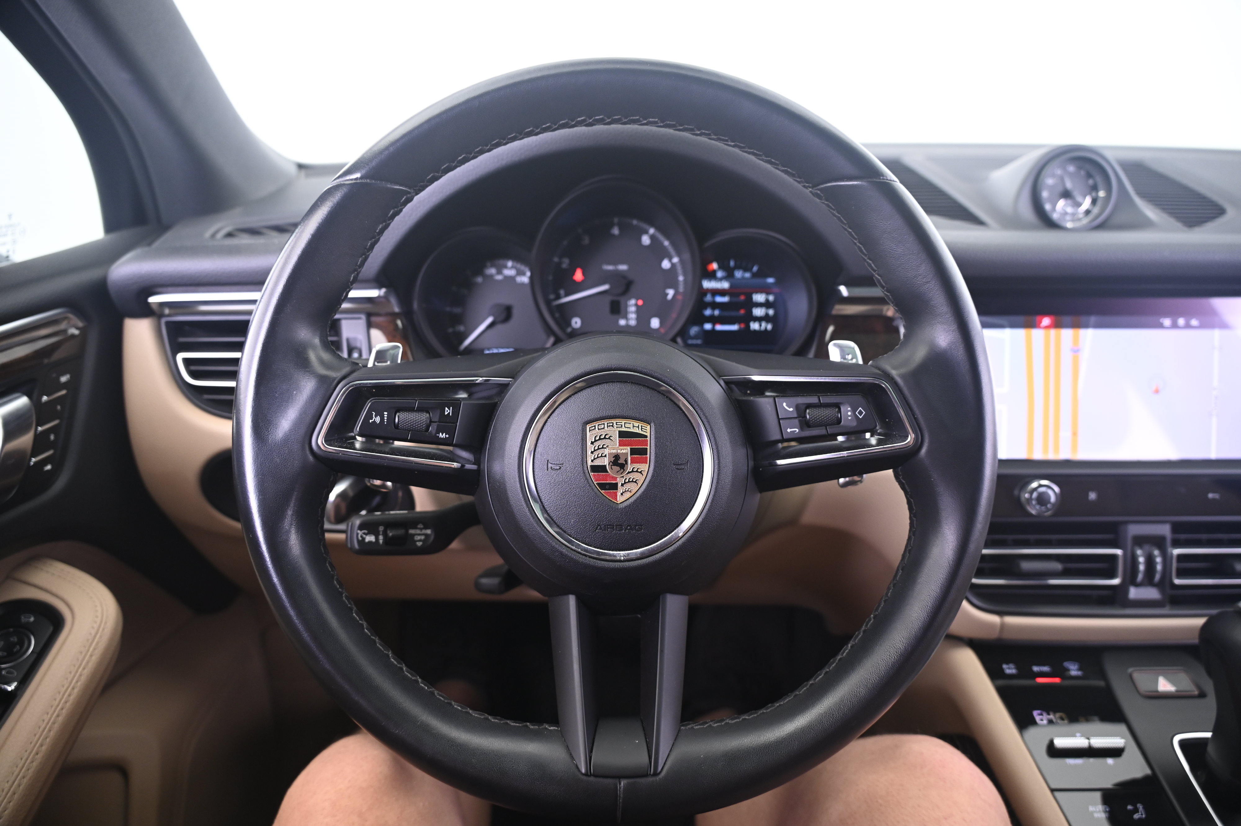 Certified 2023 Porsche Macan AWD/4WD image 35