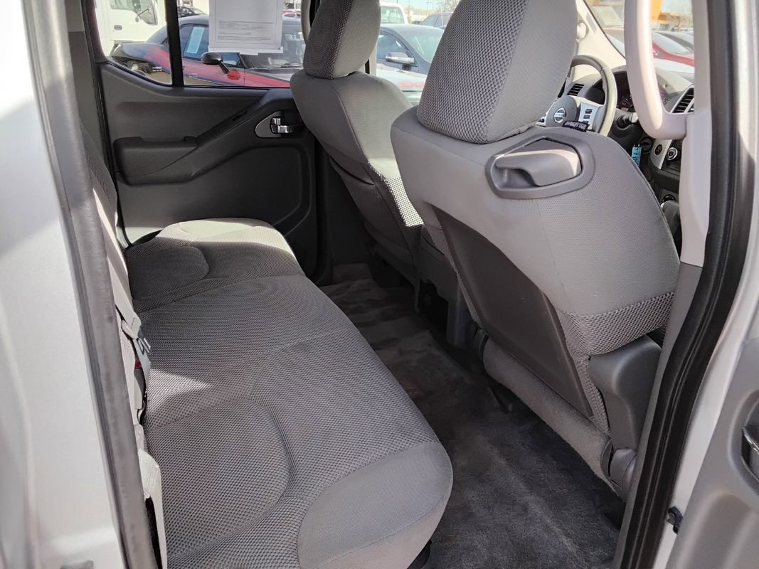 Used 2013 Nissan Frontier SV image 16