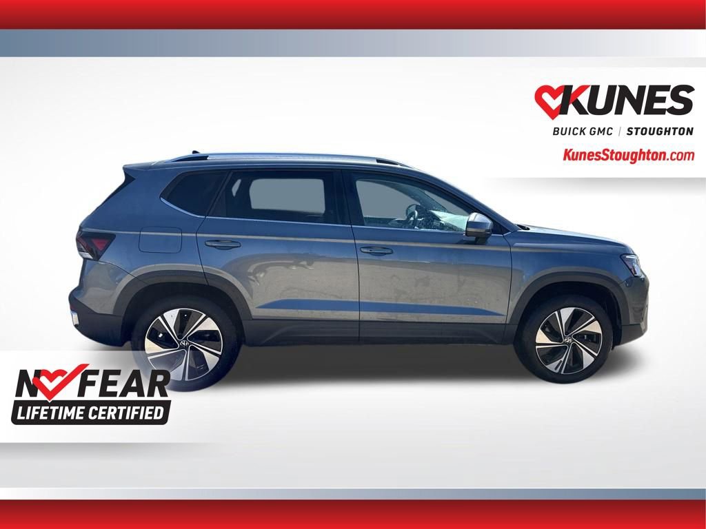Used 2025 Volkswagen Taos SE AWD/4WD image 12