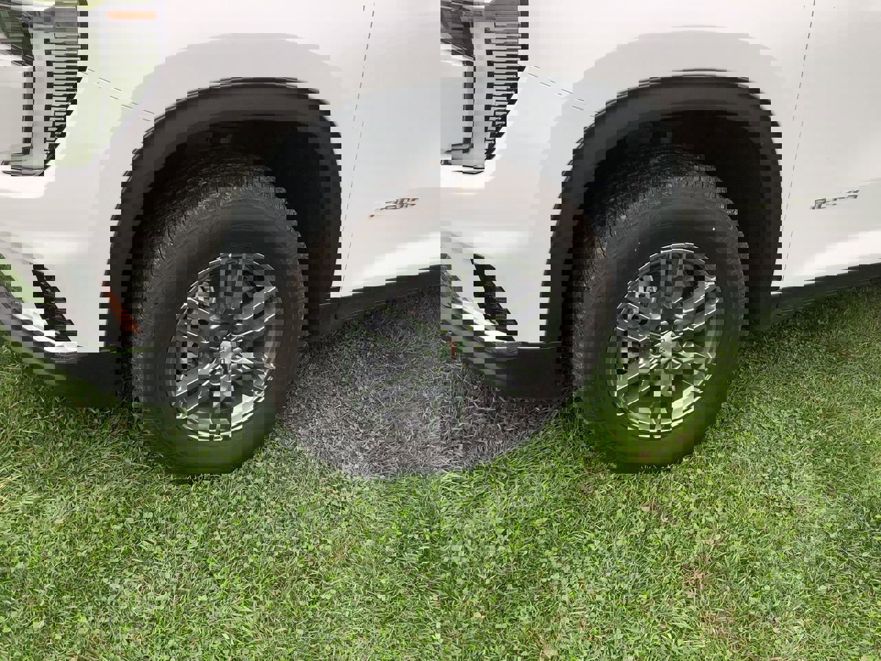 Used 2025 GMC Acadia Elevation image 2