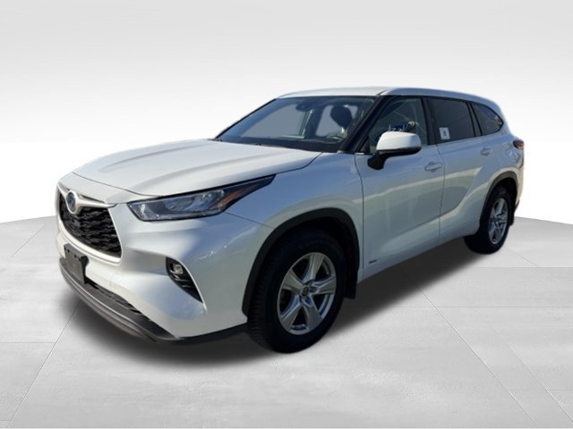 Used 2022 Toyota Highlander LE AWD/4WD image 3