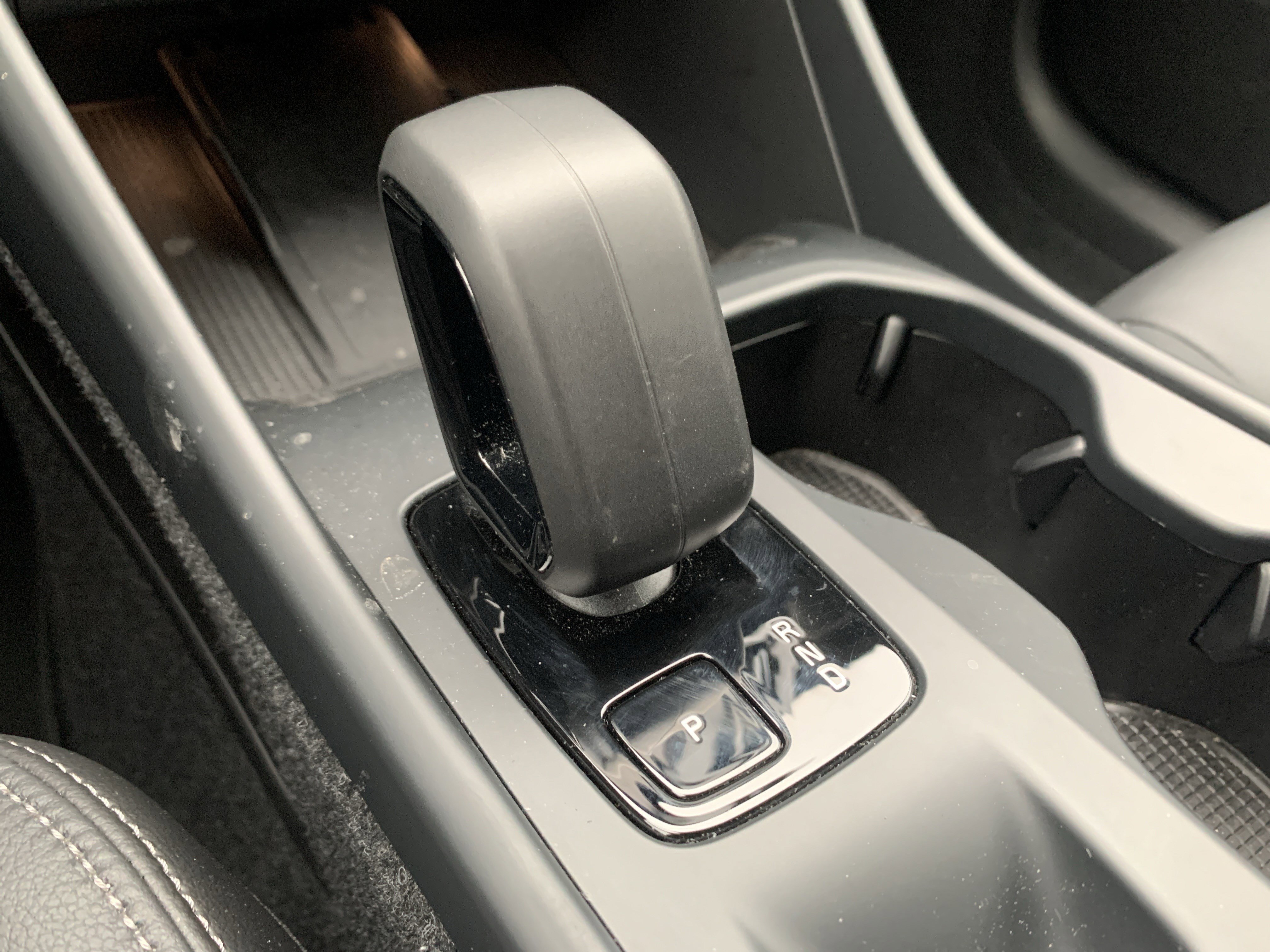 Used 2025 Volvo XC40 B5 Core image 25