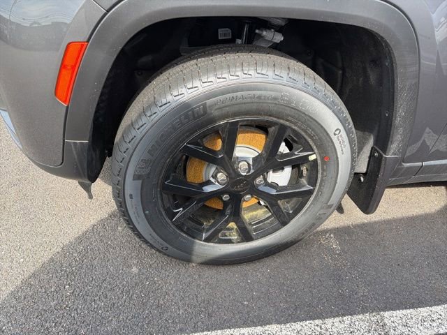 New 2026 Jeep Grand Cherokee Altitude image 4